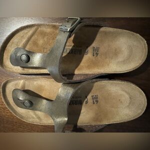 Birkenstock Gizeh sandals in Metallic Gold Size 41 (10)